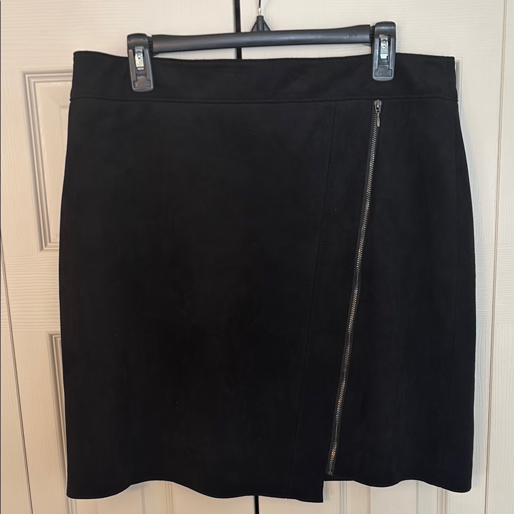 Black Suede Mini Skirt with Zipper Detail.
Never worn!